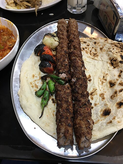 Fayl:Iraqi kebab كباب عراقي Baghdad.jpg