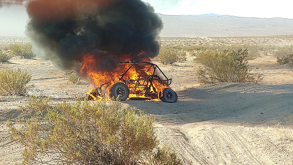 Fayl:Polaris rzr on fire.jpg