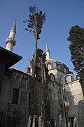 Atik Valide masjidining yomondan koʻrinishi
