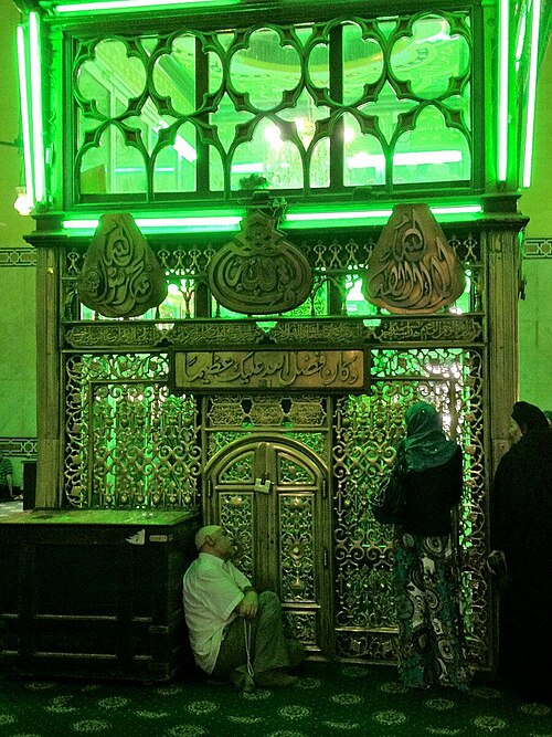 Fayl:Grave of Ahmad al-Badawi.jpg