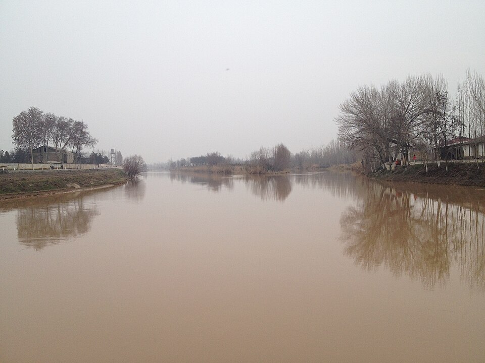 Fayl:Great Fergana Canal near Andijan.jpg