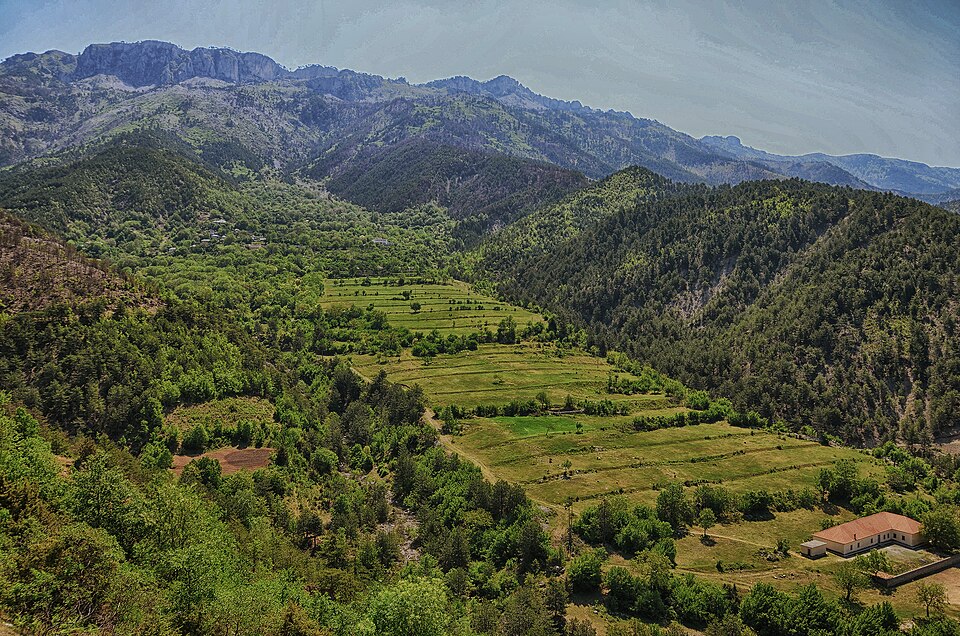 Fayl:Grykë-Orosh, Mirditë, Albania 2018-04 02.jpg