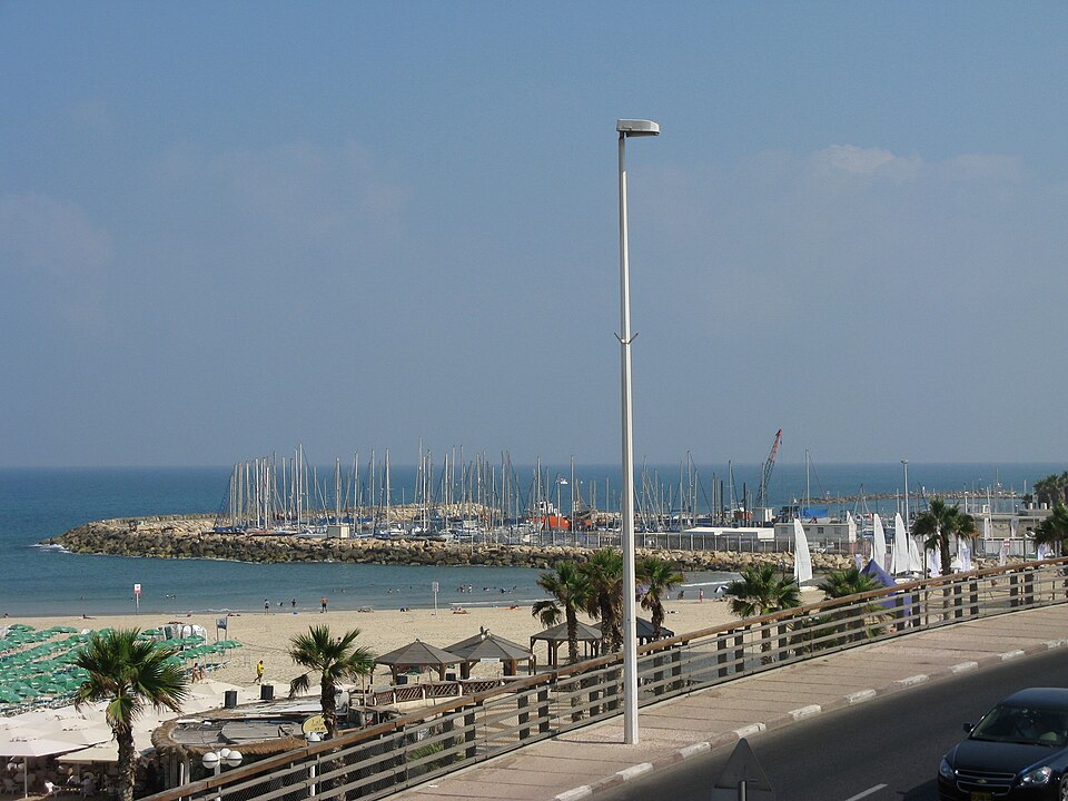 Fayl:Marina Tel Aviv.jpg