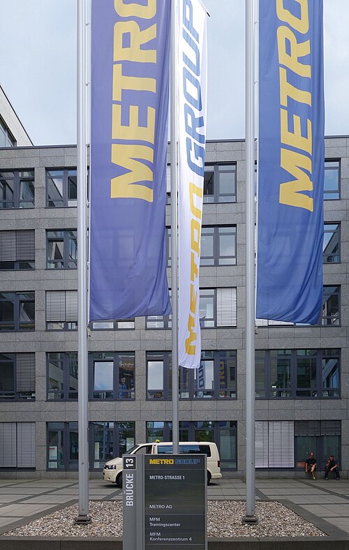 Fayl:Metro-Zentrale Düsseldorf, 2015 (10).jpg