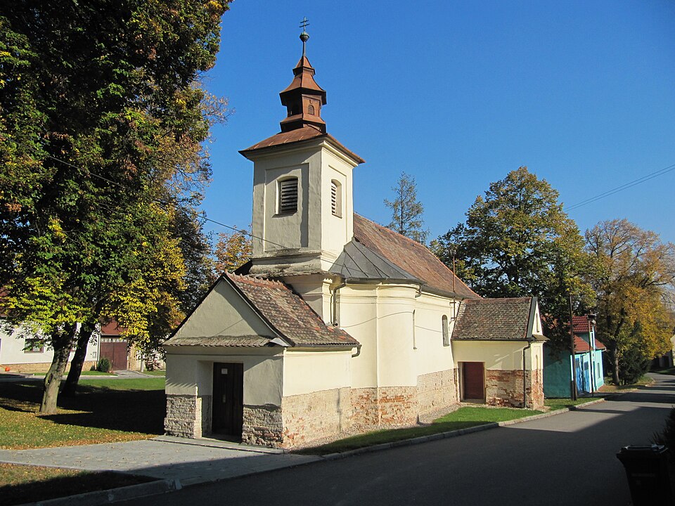 Fayl:Nemochovice, kostel.jpg