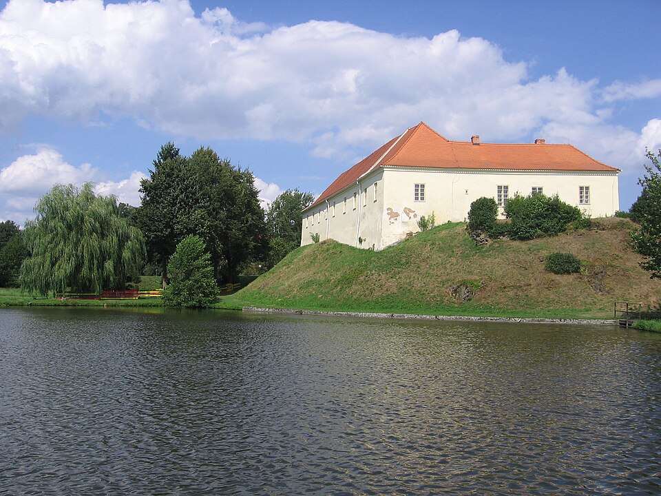 Fayl:Tvrz Puclice.JPG