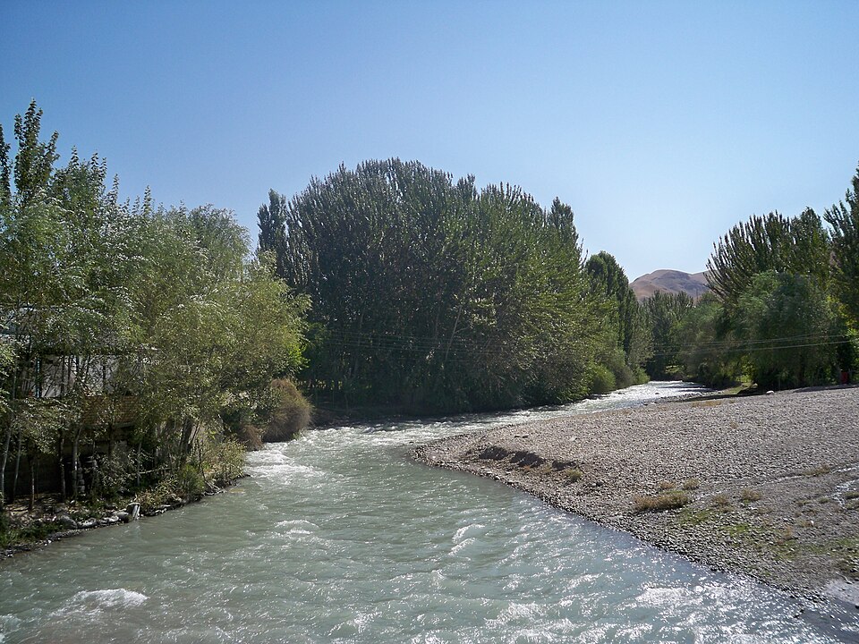 Fayl:Xoʻjabaqirgʻon River, Kayragach.jpg