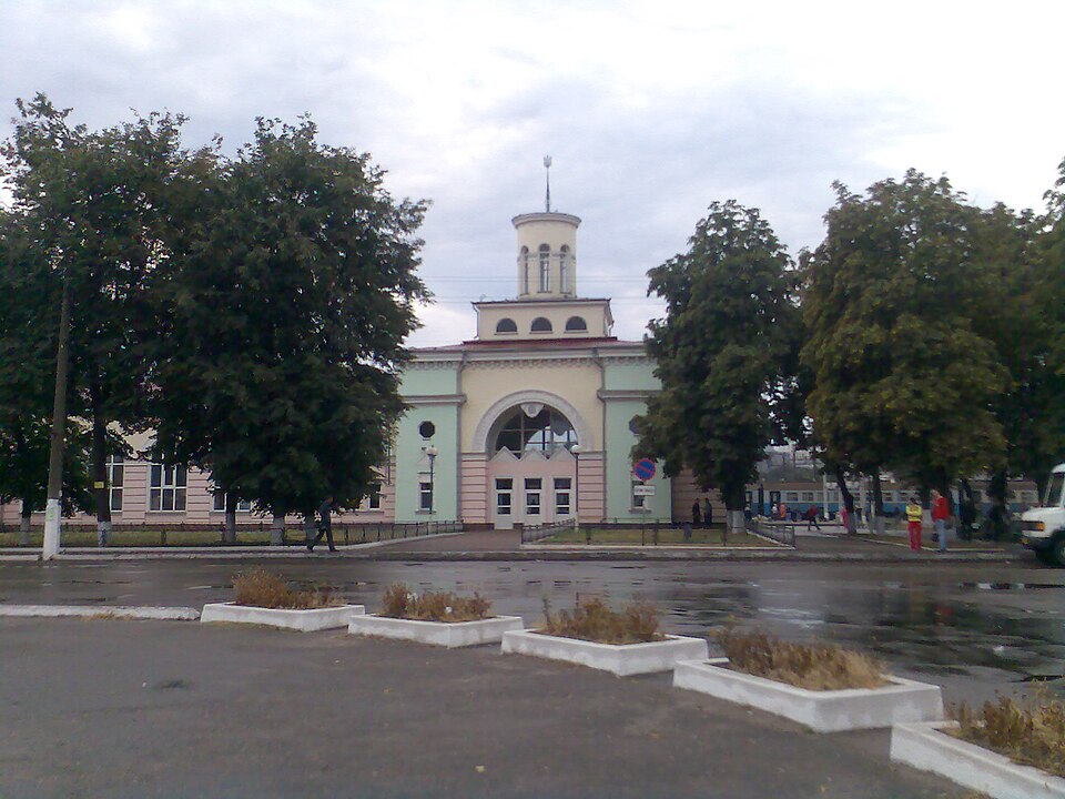 Fayl:Залізничний вокзал Миронівки.jpg