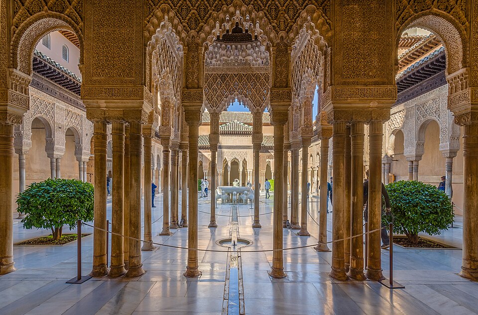 Fayl:Alhambra Löwenhof mit Löwenbrunnen 2014.jpg