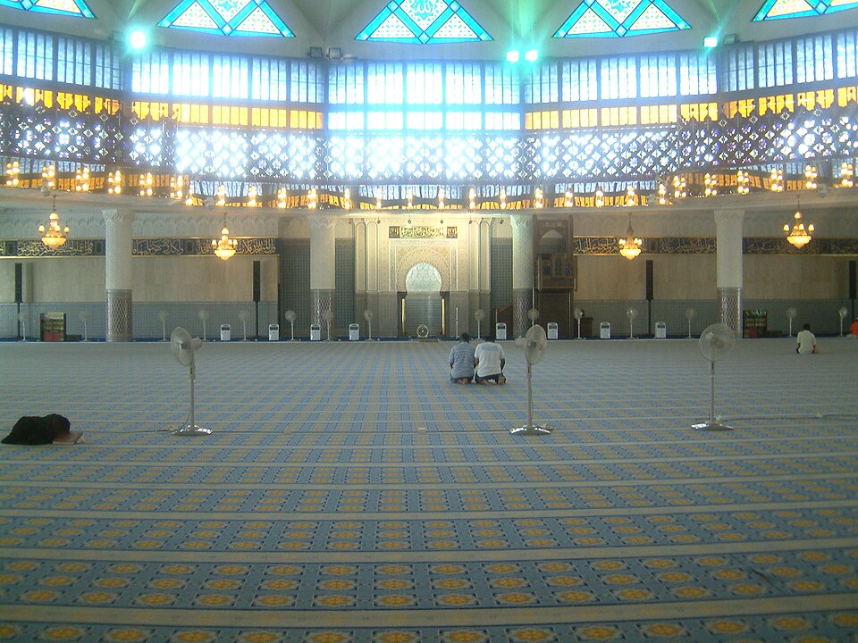 Fayl:Malaysia National Mosque inside.jpg
