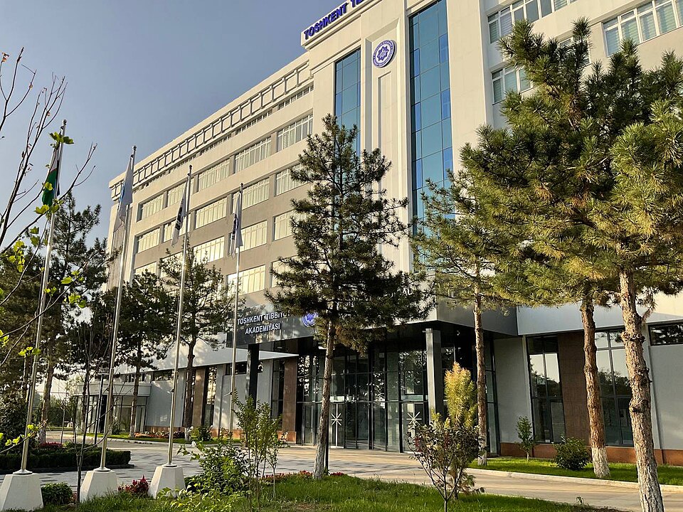 Fayl:TTA campus 8.jpg