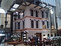 Crowne Plaza mehmonxonasining atrium kafesi
