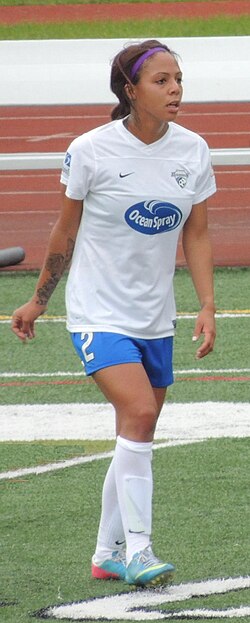 Fayl:2013-06-09 RedStars v Breakers SydneyLeroux.JPG