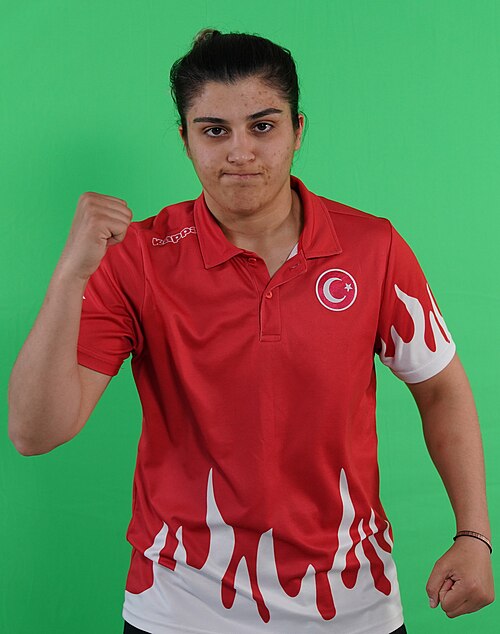 Fayl:Busenaz Sürmeneli (51828949512) (cropped).jpg
