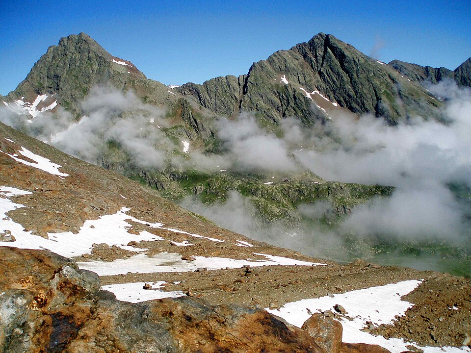 Fayl:Wetterspitzen mit Bremer Hütte.jpg