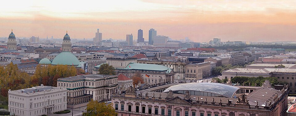 Fayl:Berlin Skyline voll.jpg