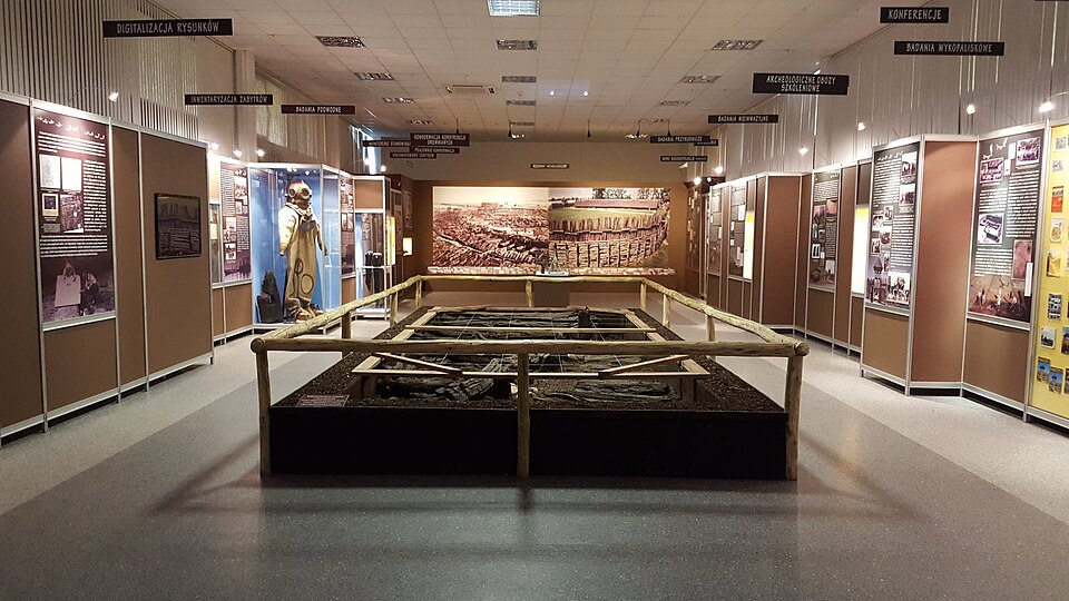 Fayl:Biskupin Museum.jpg