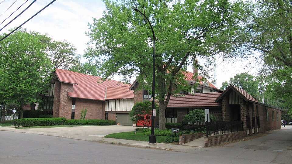 Fayl:Grosse Pointe Farms Offices, MI.jpg