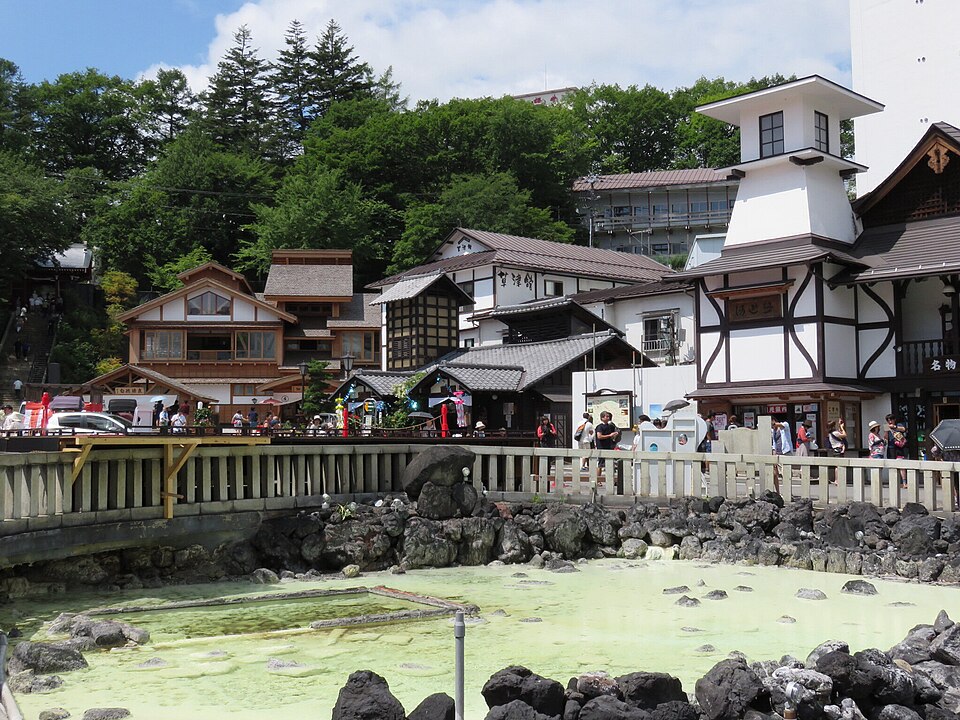 Fayl:Kusatsu, Gunma.jpg