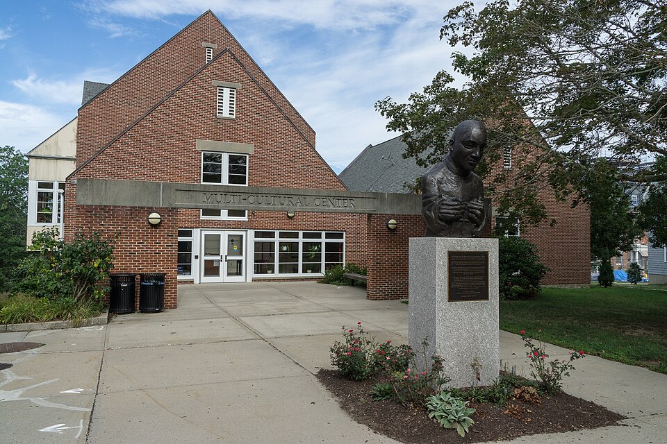 Fayl:URI Multicultural Center.jpg