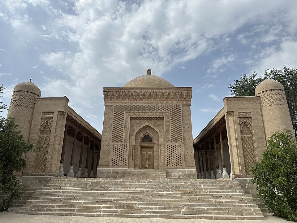 Fayl:Abu Hafs Kabir mausoleum.jpg