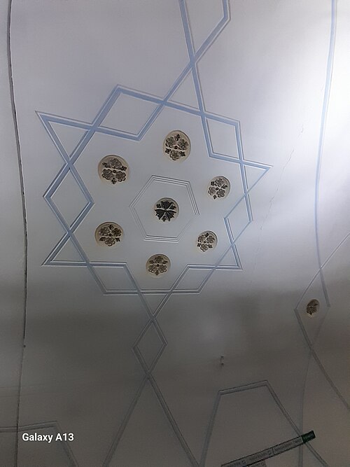 Fayl:Bodomzor metro yuqori.jpg