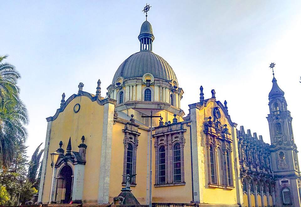 Fayl:Holy Trinity Cathedral Church (cropped).jpg