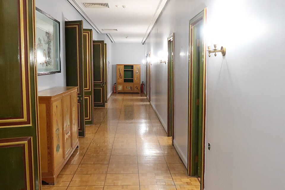 Fayl:IMG 3360niavaran.jpg