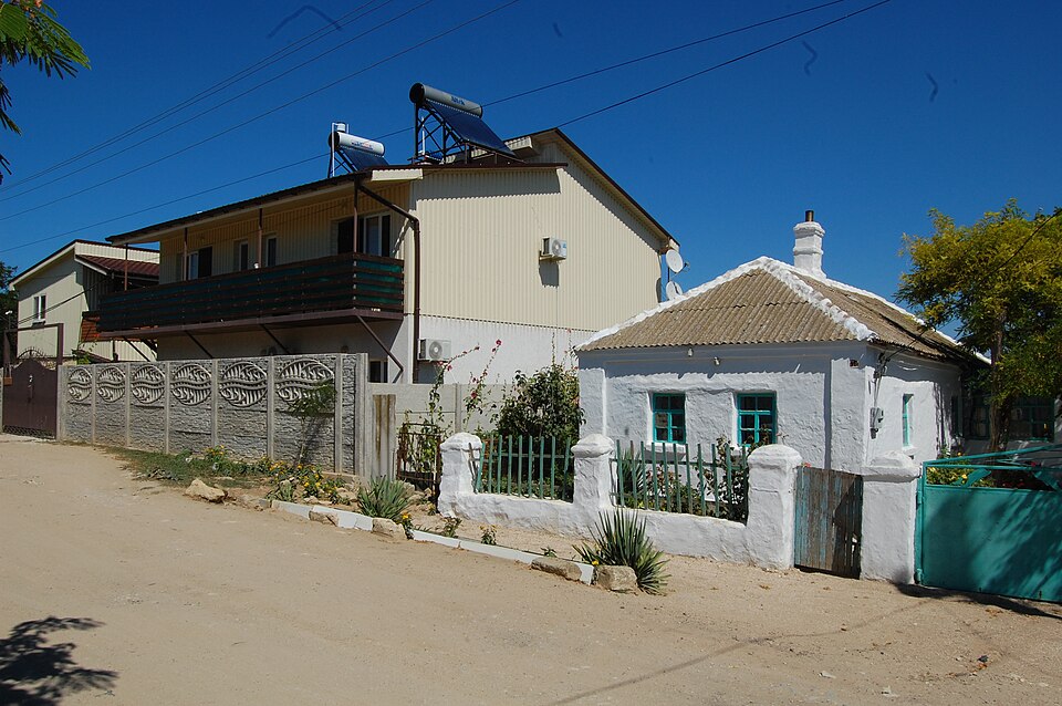 Fayl:Kurortnoye Crimea Houses.jpg