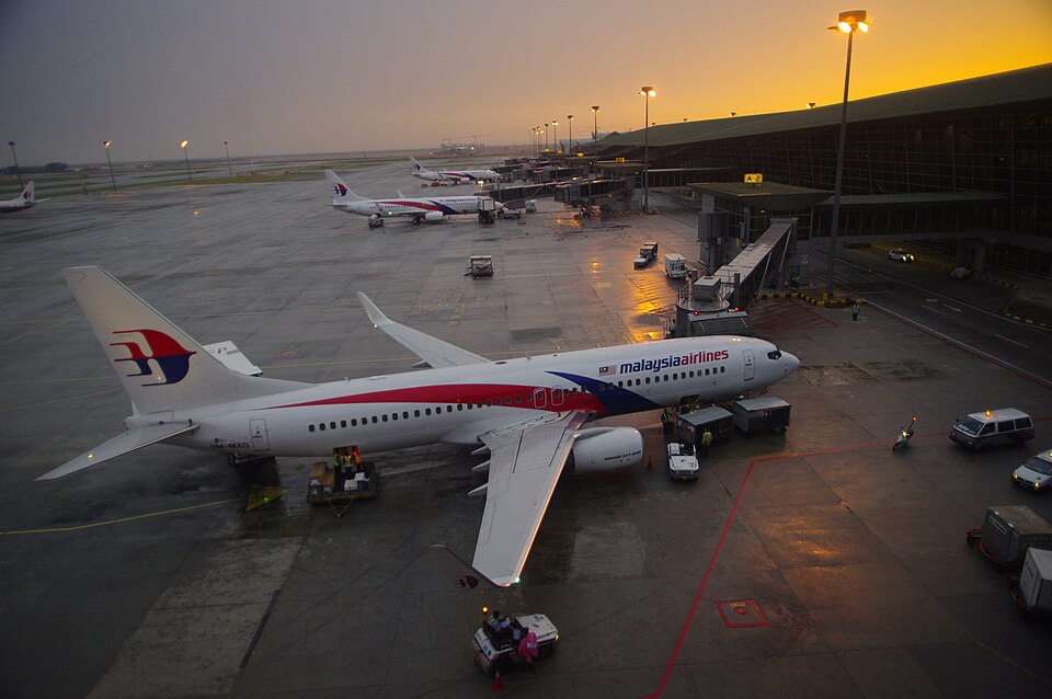 Fayl:MA737-800klia.jpg