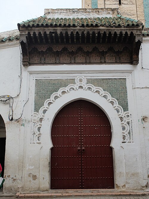 Fayl:Rcif Mosque gate.jpg