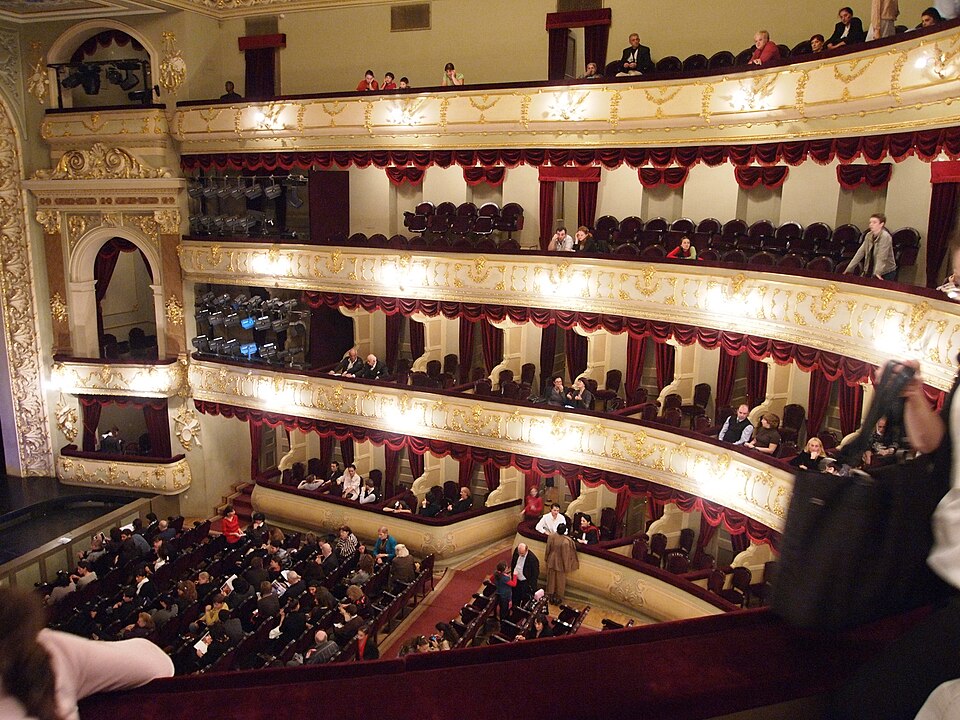 Fayl:Rustaveli hall.jpg