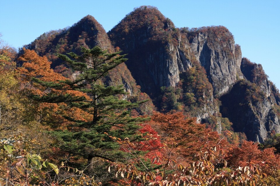 Fayl:妙義山～金鶏山 - panoramio.jpg