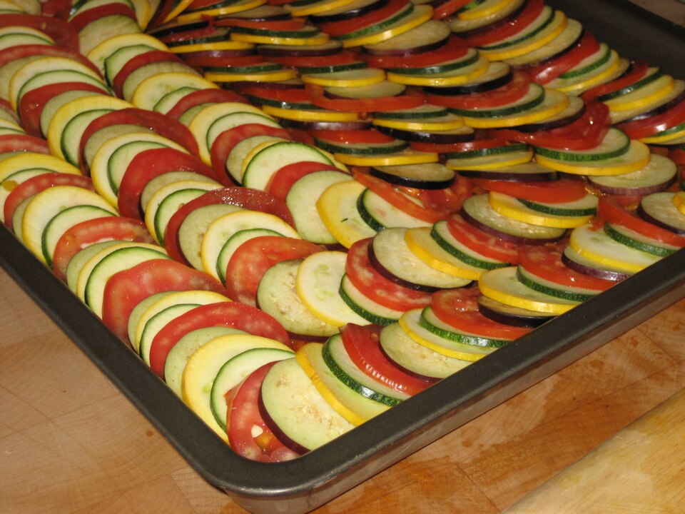 Fayl:Confit byaldi prep.jpg
