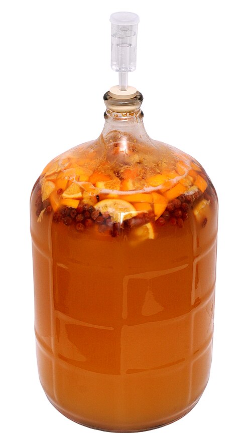 Fayl:Honey-Fruit-Mead-Brewing.jpg