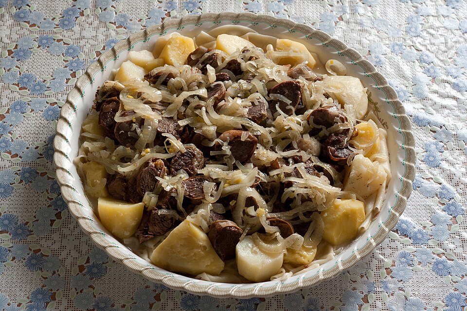 Fayl:Kazakh beshbarmak.jpg