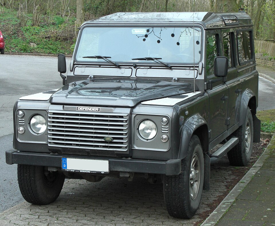 Fayl:Land Rover Defender front.jpg