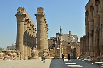 Luksor ibodatxonasidagi Amenxotep III kolonnasi