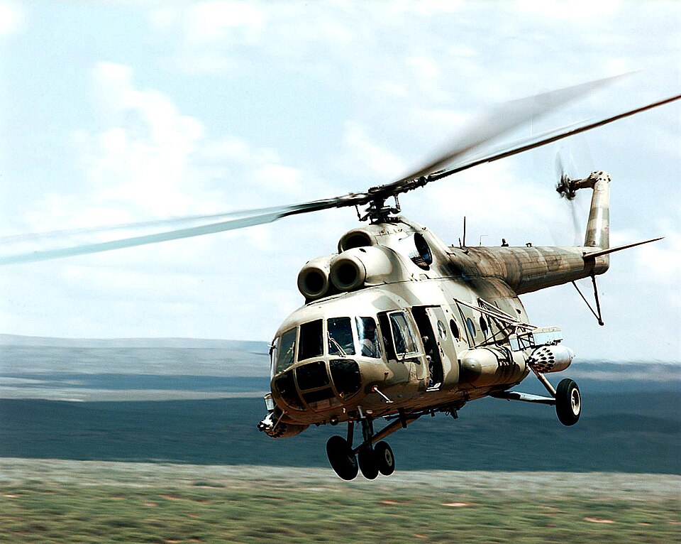Fayl:Mi-8 Hip Roving Sands 99.jpg
