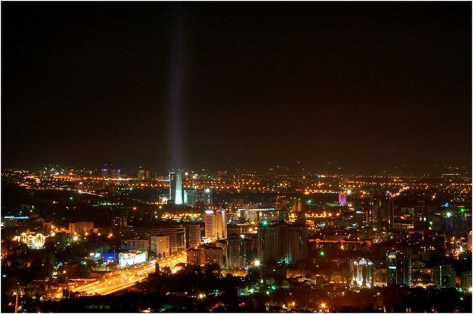Fayl:Night Almaty.jpg