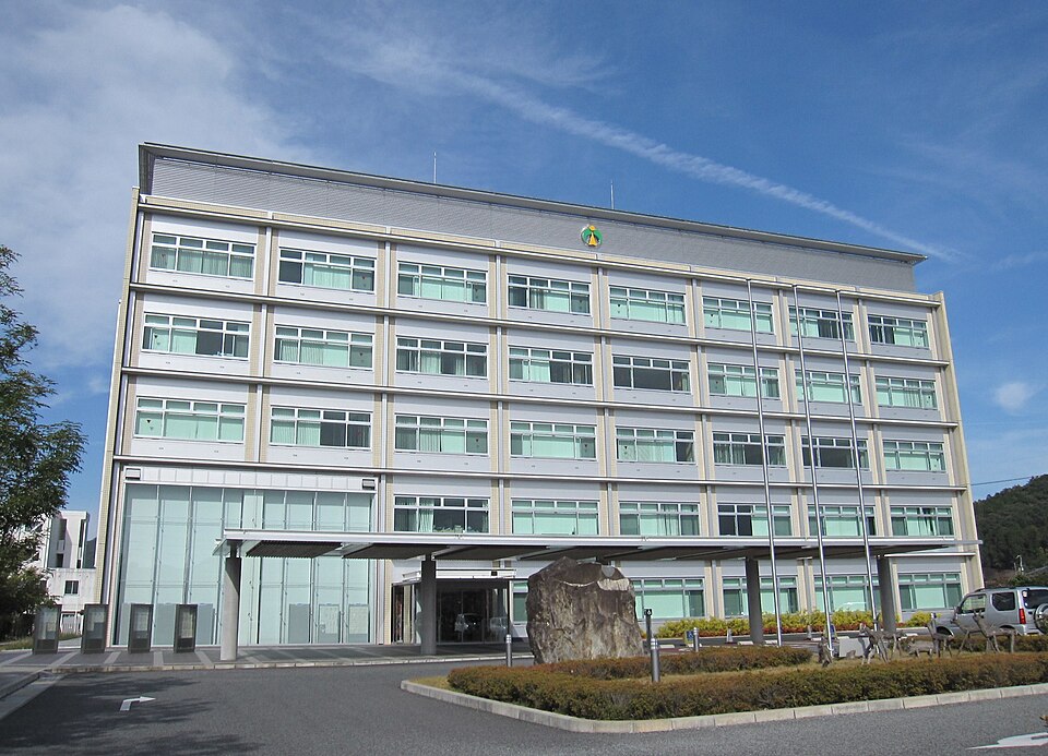 Fayl:Shiso City Hall.JPG
