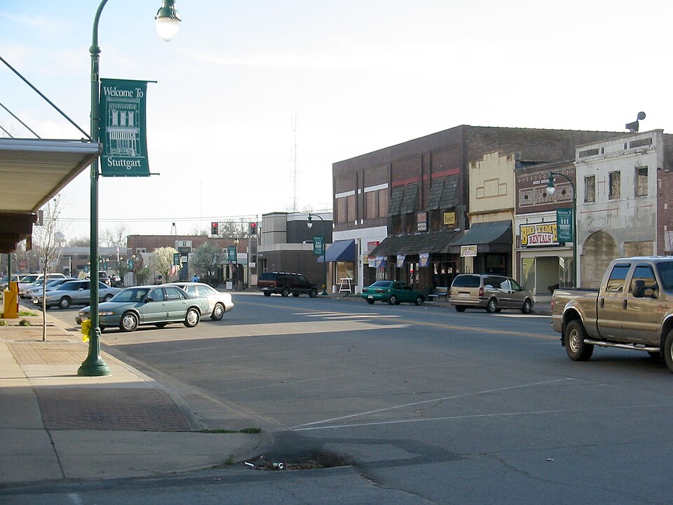 Fayl:Stuttgart AR main street.jpg