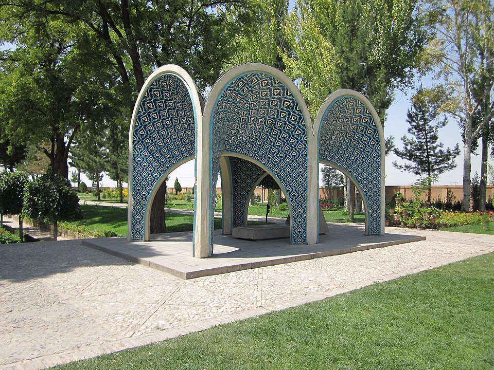 Fayl:Tomb of Kamal-ol-Molk (Neyshabur) 003.jpg