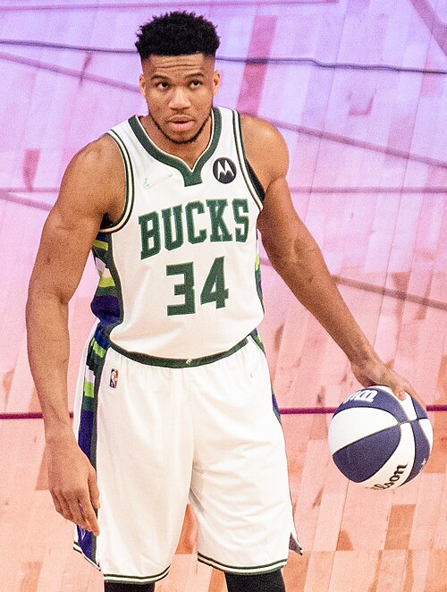 Fayl:Giannis Antetokounmpo (51915153421) (cropped).jpg