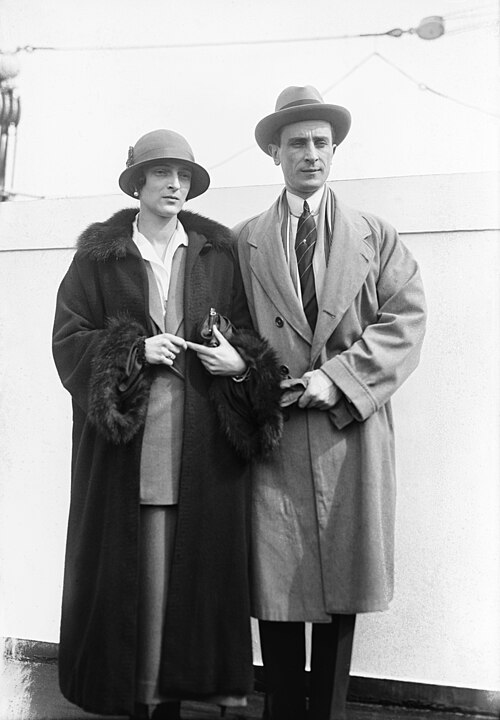 Fayl:In exile Irina and Felix.jpg