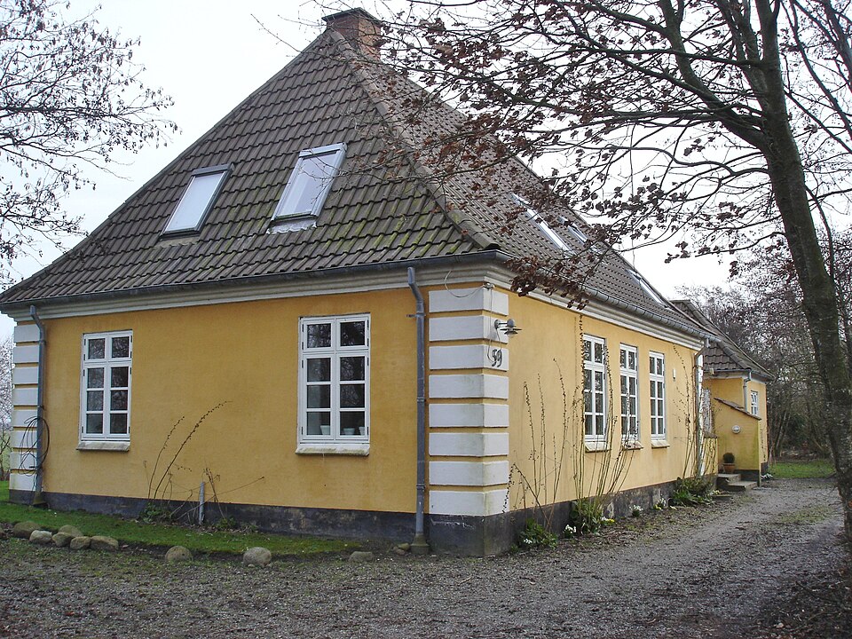 Fayl:IngstrupStationVejside.JPG