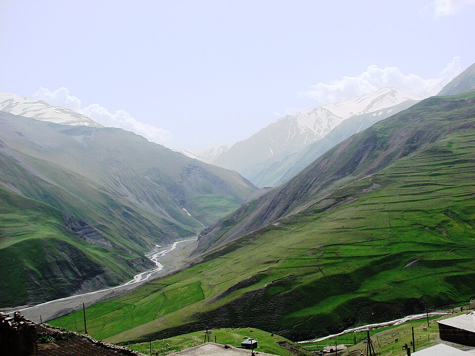 Fayl:Khinaliqmountain.JPG