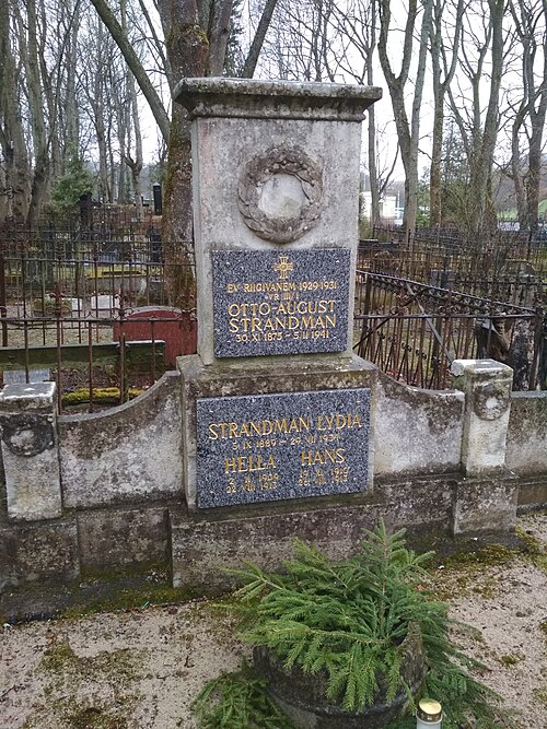 Fayl:Otto Strandmani hauakivi.jpg