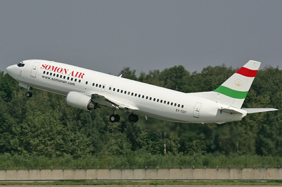 Fayl:Somon Air Boeing 737-400 Pichugin.jpg