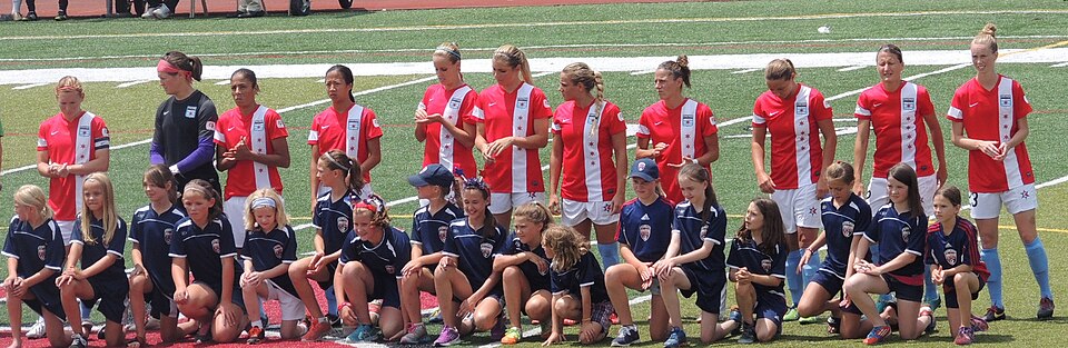 Fayl:2013-07-04 RedStars lineup(vs Flash).jpg